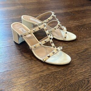 Valentino Rock Stud Heel Sandals - ecru 39
